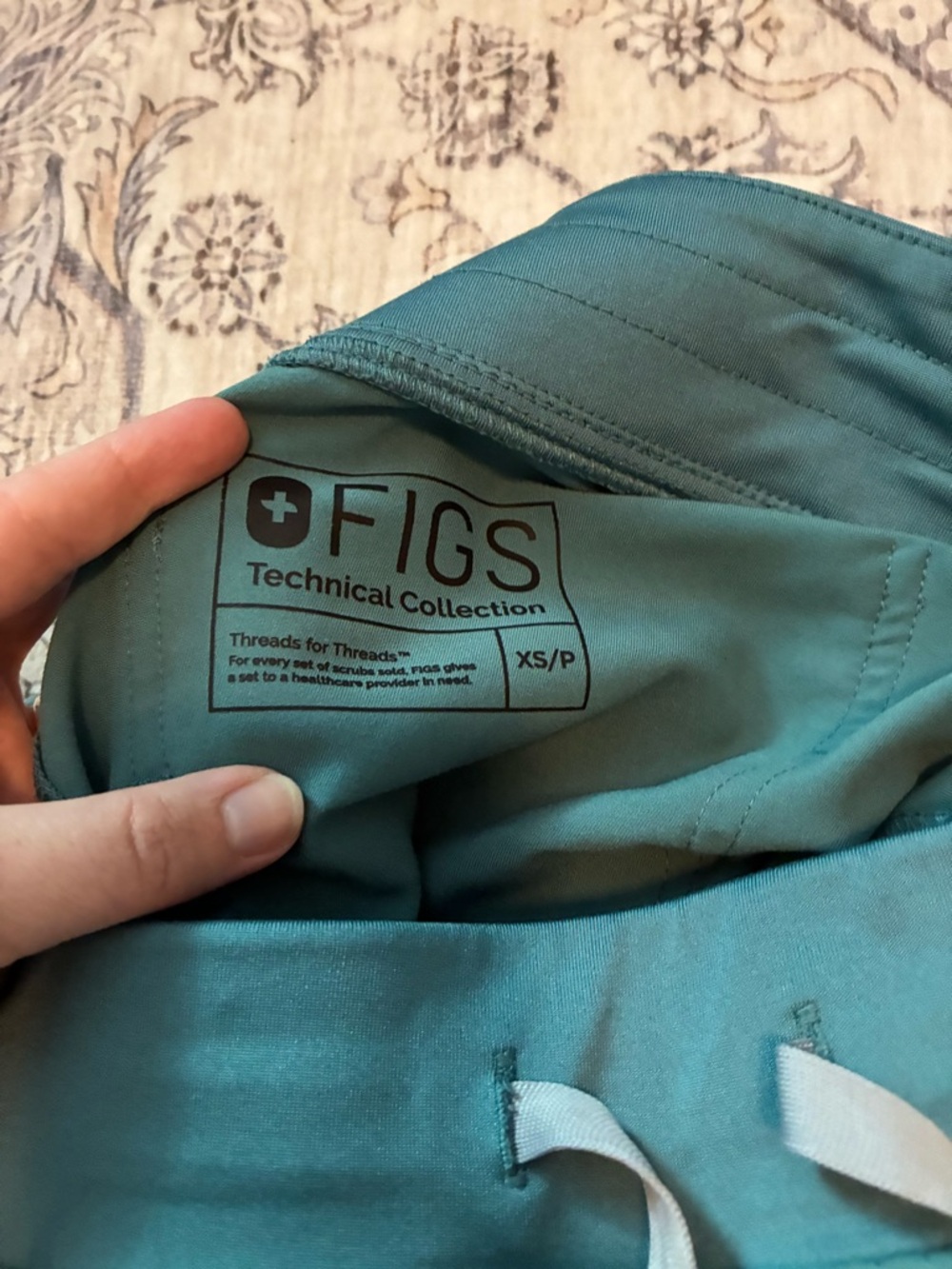 Figs scrubs - Picture 3 of 4